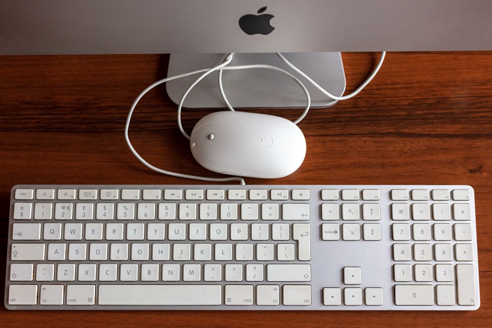 KOMPUTER stacjonarny APPLE iMac 7,1 + klawiatura + mysz- stan idealny!