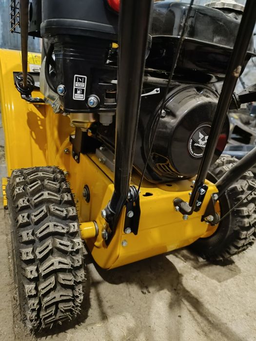 Odśnieżarka mocna snowclaw 6.5KM z łatwością poradzi sobie z dużym śni