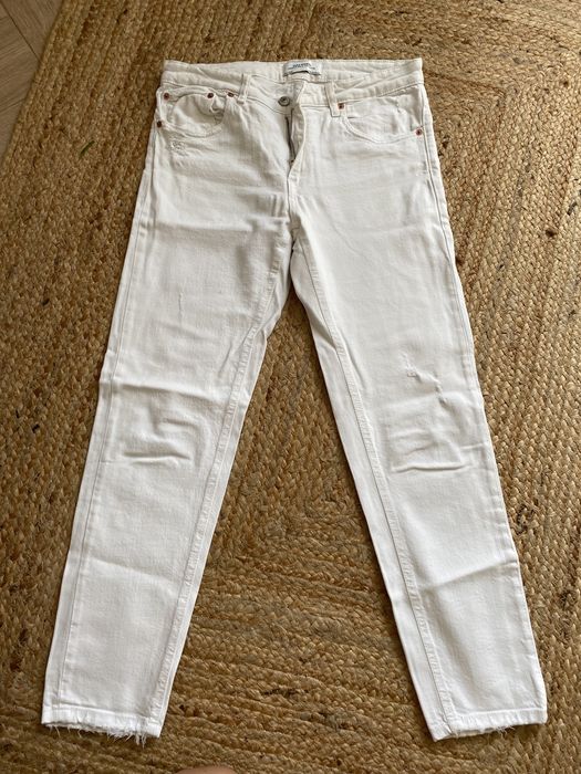 Białe spodnie jeansy Zara 36