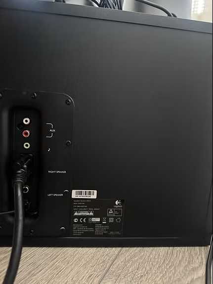 Colunas Logitech Z623 THX Sound 2.1 400W Peak / 200W RMS