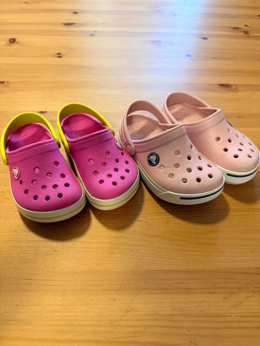 Zestaw 2 par klapki Crocs dziewczęce C8/C9 (25-26) – Stan BDB