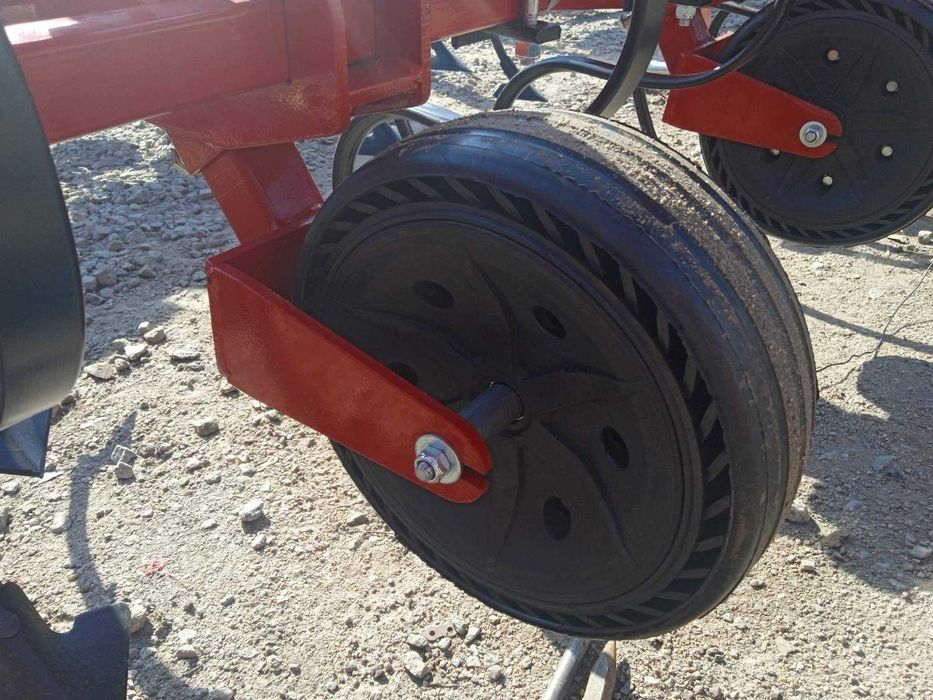 КРН 5,6 Культиватор міжрядний просапний прополочни Деметра Компенсація