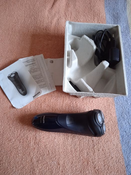 Электробритва PHILIPS