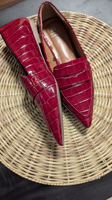 Червоні лофери з гострим носком Forever Comfort