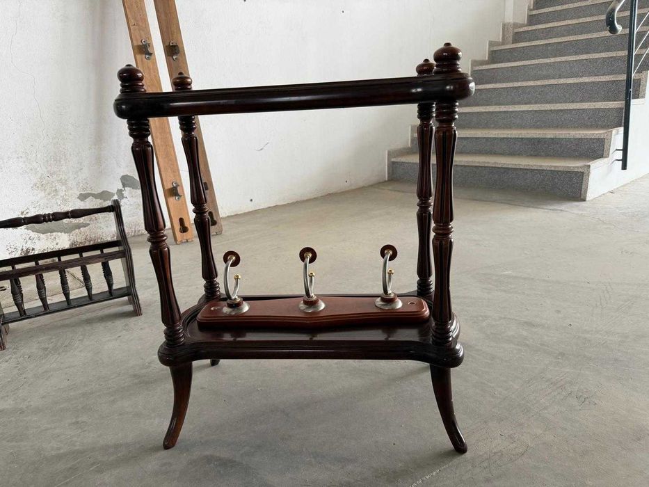 Mesa de Apoio Vintage com cabide