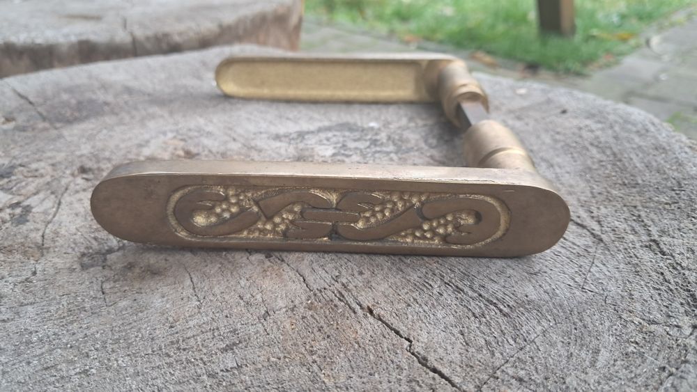 Stara Metalowa Klamka Zdobiona