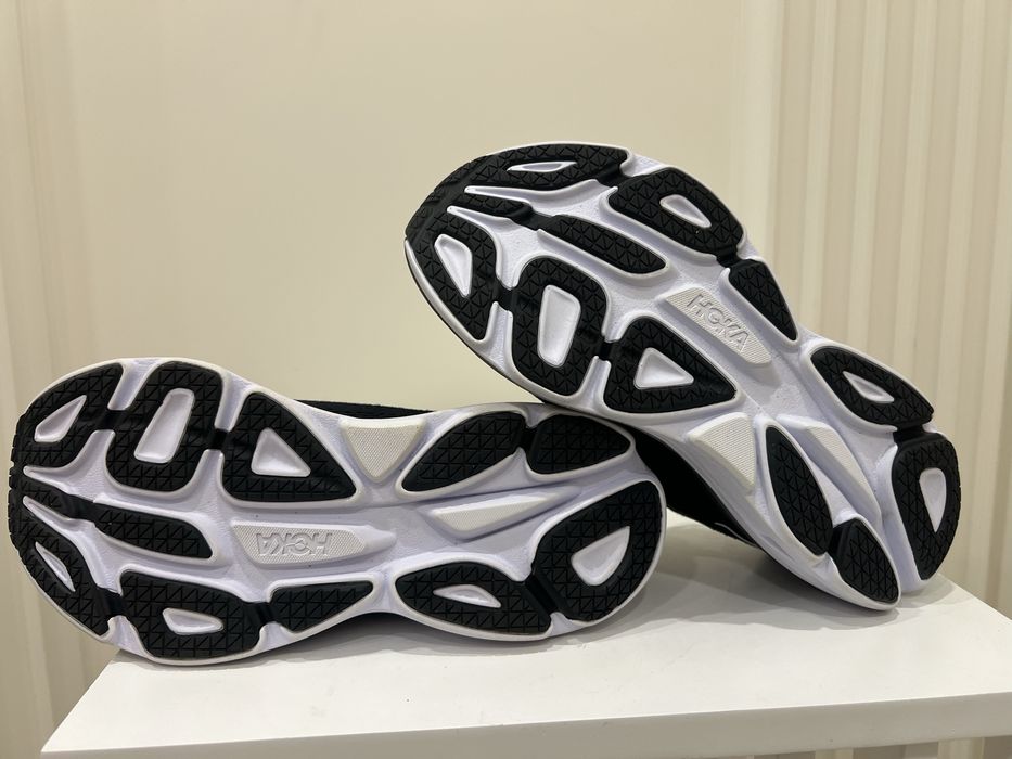 Кросівки Hoka Bondi 8