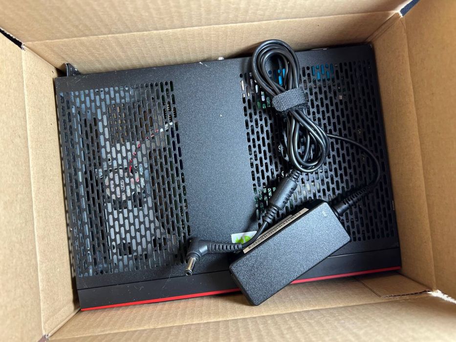 Fujitsu Futro S920 / тонкий клиент / мини ПК (тушка + БП)