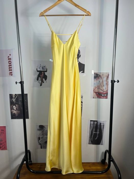 Чарівна сатинова сукня міді Zara з плетінням на спинці