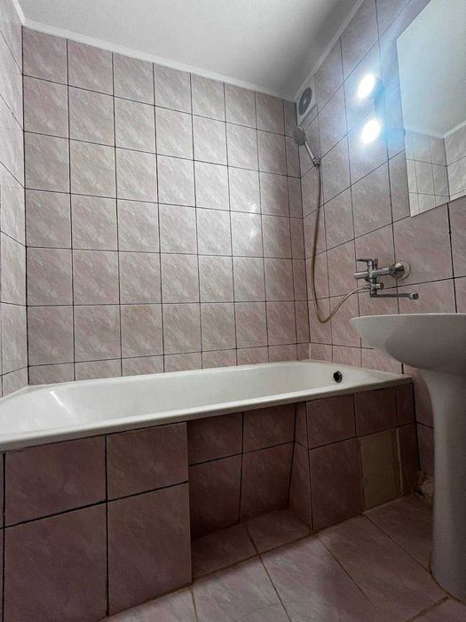 Продам 2-кімнатну квартиру в хорошому стані.