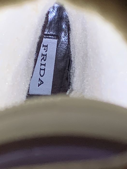 Высокие сапоги, коричневый цвет.