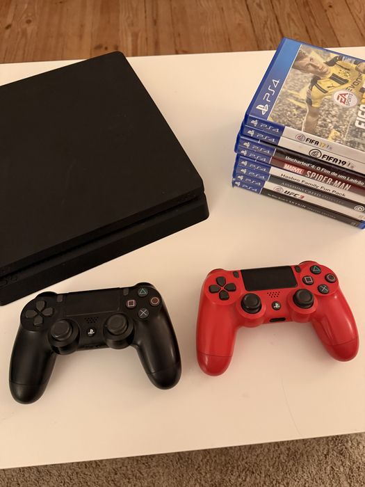 PS4 Slim + 2 comandos + 8 jogos