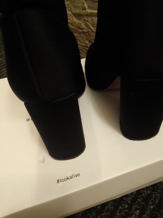 Trzewiki czarne na słupku Kazar