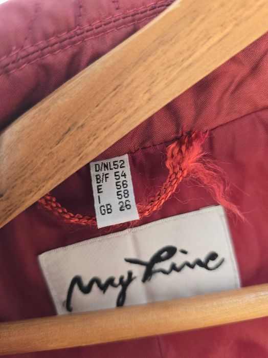 Miedzianoczerwona połyskująca kurtka przejściowa