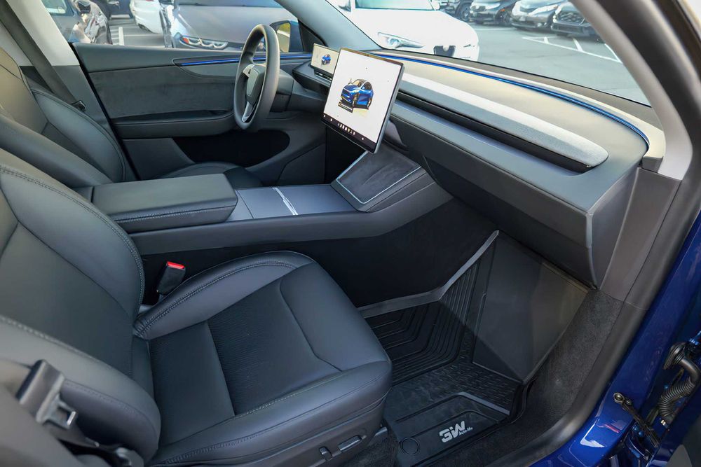 Tesla Model Y      2026