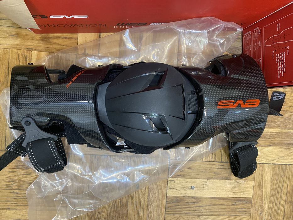 Продам наколенник EVS WEB PRO