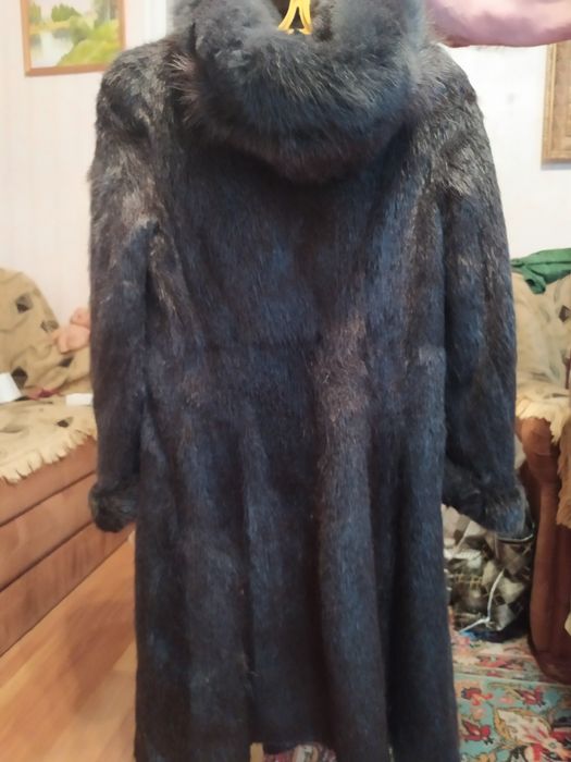 шуба з хутра нутрії,чорно-сірого кольору,розмір 46,довжина 105 см