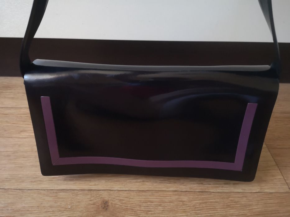 Лакированная сумка Coccinelle