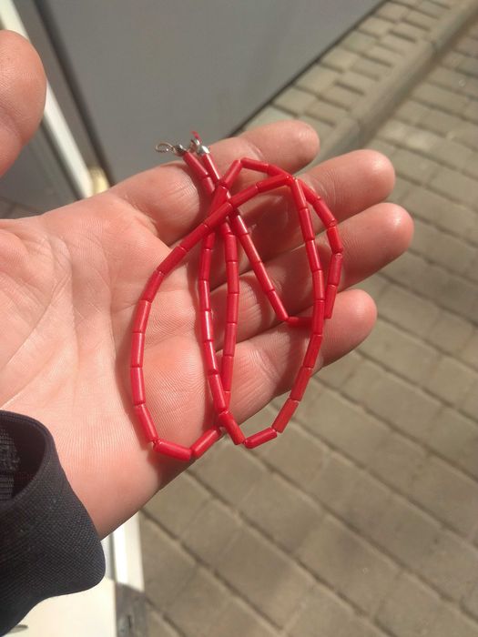 Продам коралловые бусы