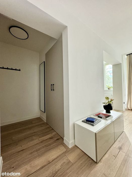 Po generalnym remoncie | 2 pokoje | balkon, winda, widok na zieleń
