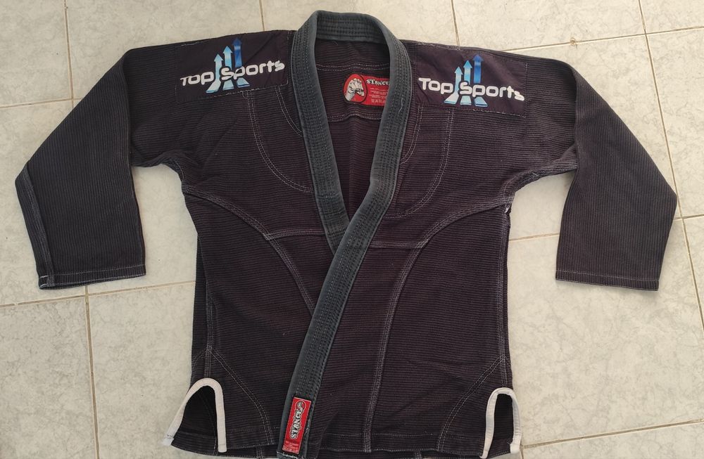 Kimonos Jiu Jitsu em perfeito estado (infantil, A2, A3)