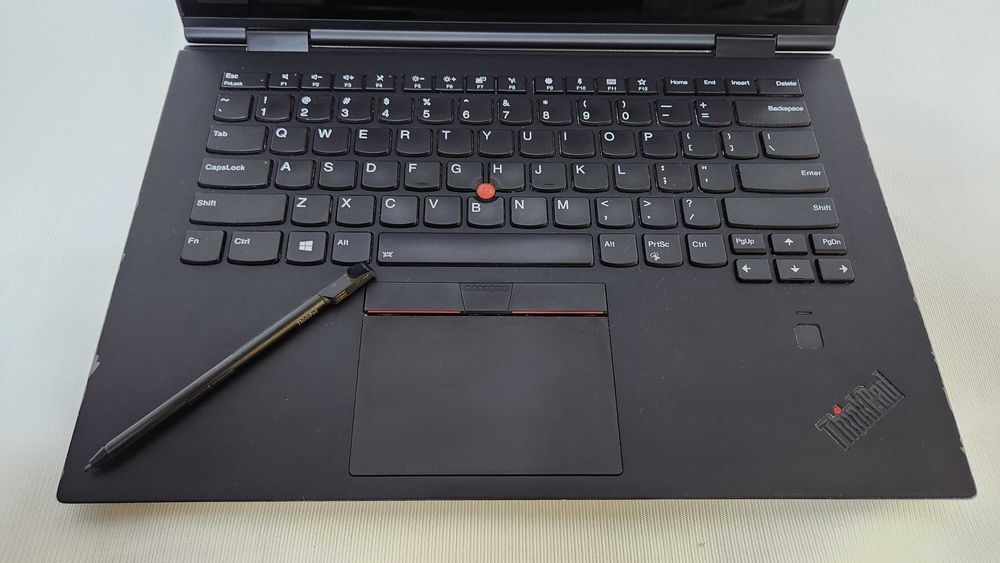 13.9” FHD Touch Lenovo ThinkPad x1 Yoga 3rd  i5-8250U 8 256