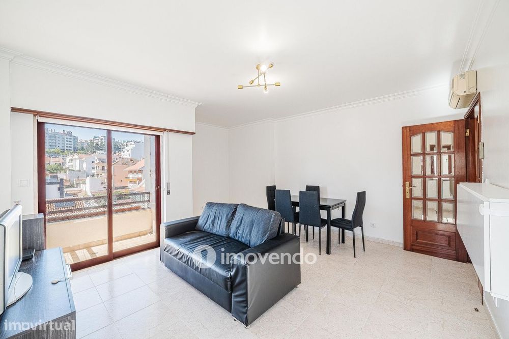 Apartamento T2, com lugar de estacionamento e arrecadação, na Ramada