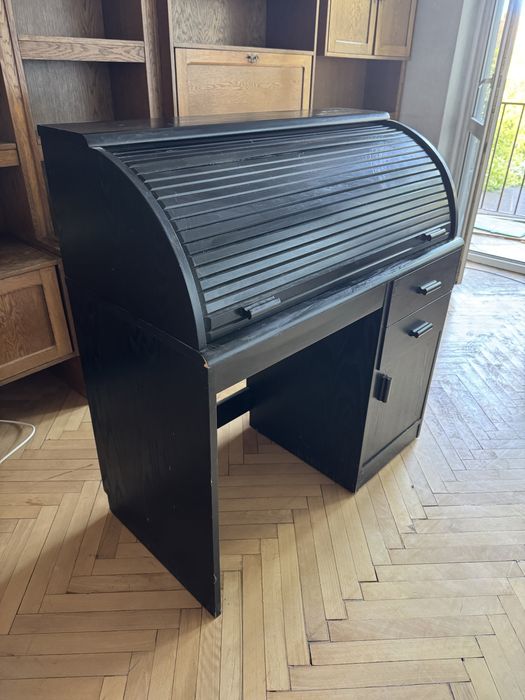 Czarny sekretarzyk biurko drewanien zamykane