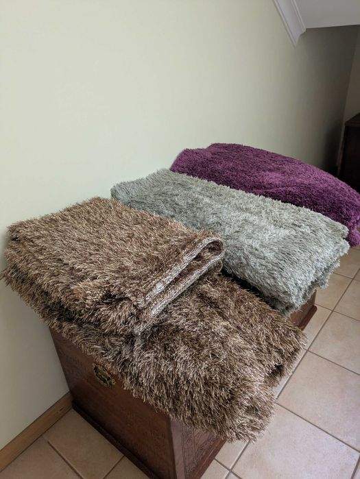 Tapetes (cinzento, roxo, castanho)