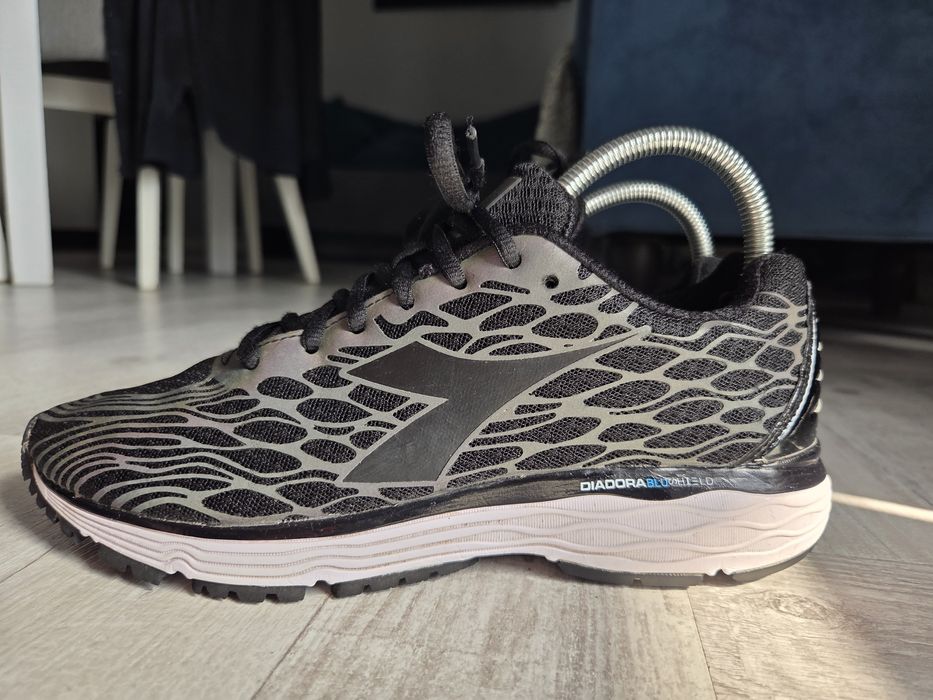 Diadora Mythos Blushield Fly 2