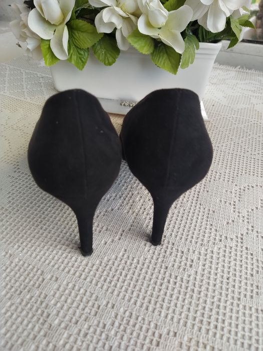Sapatos de Salto Agulha em Camurça Preta Elegante - H & M - Tamanho 37