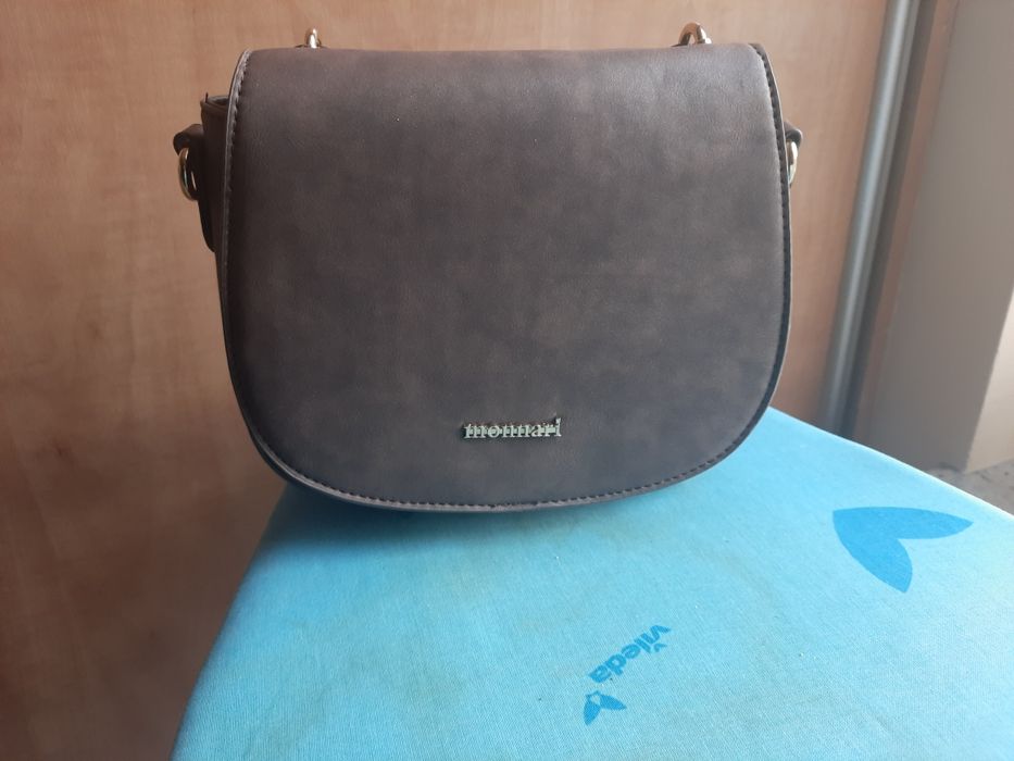 Torebka  monnarri  podkowa z eleganckie łańcuszkiem
