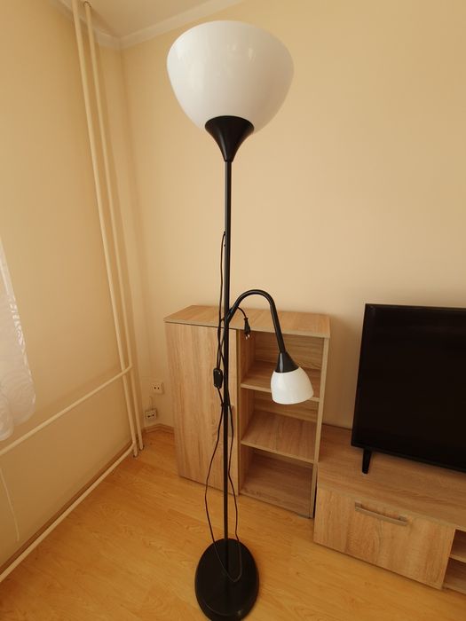 Lampka stojąca, żarówki w komplecie