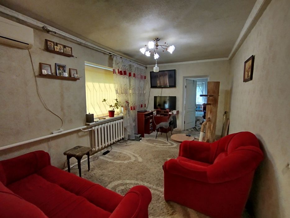 Продається просторий будинок 123м² на два окремих житла 6 cоток р-н Лиса Гора. Автономне опалення  і всі необхідні комунікації. Гараж на 2 автомобілі