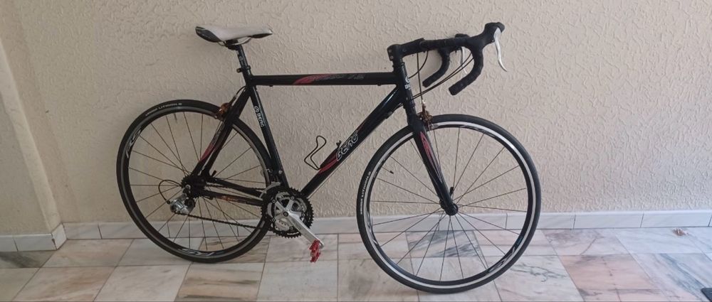 Vende se bicicleta de estrada