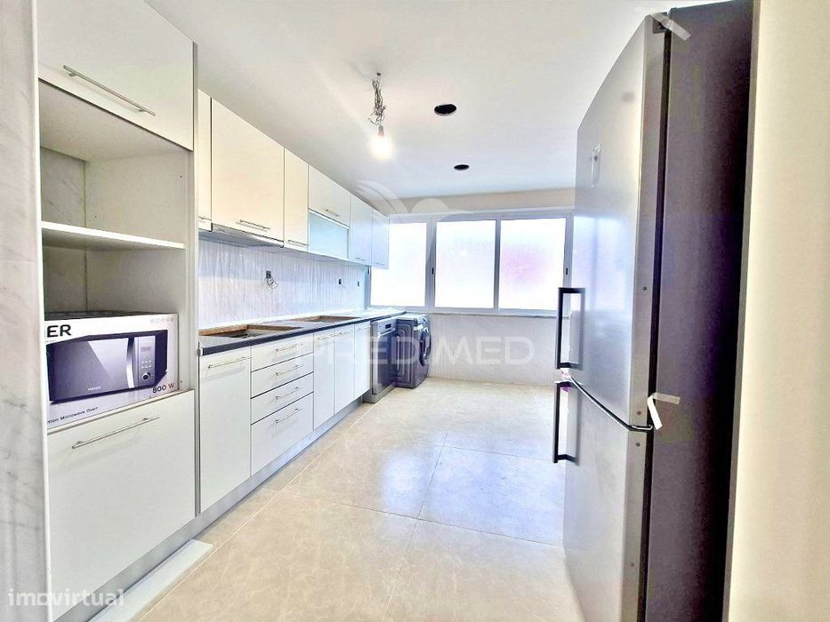 Apartamento T2 Totalmente Remodelado no Carregado