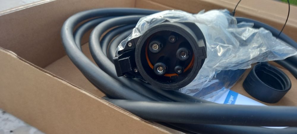 Зарядний  пристрій  для авто 16А  3.6кВт