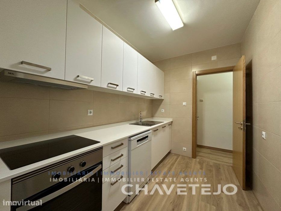 Apartamento T3 com terraço situado no centro histórico de Tomar.