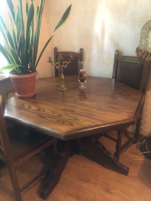 Drewniany stół ośmiokąt