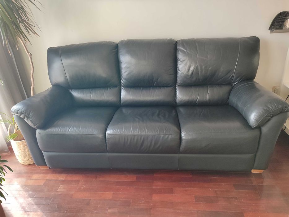 Sofá em pele preto 3 lugares