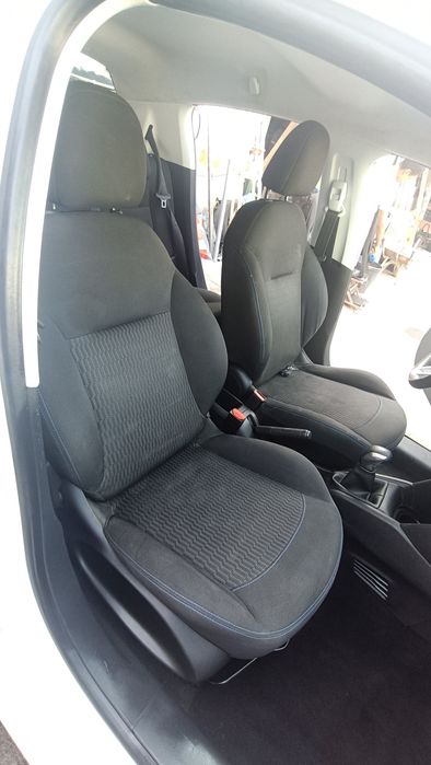 Peugeot 208 style1.200 VTI 84cv
2018
gasolina