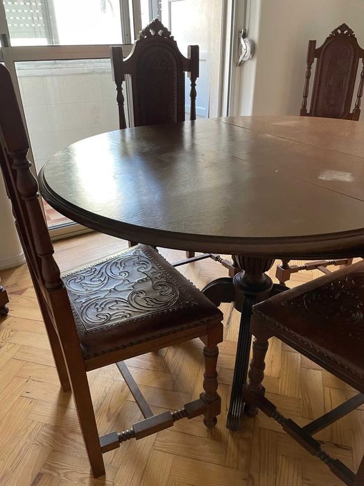 Mesa "vintage" com 6 cadeiras