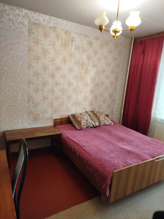 Здаю дві кімнати у 3- кімнатній квартирі на Виноградарі без господаря