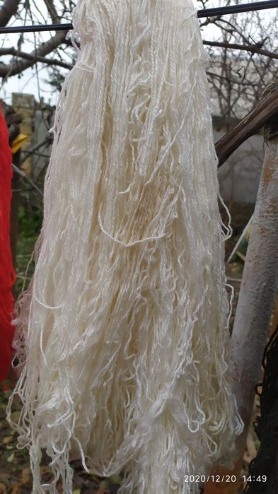 Продам пряжу: чёрную, белую, красную и голубую