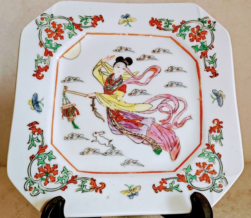 Antigo Prato Octogonal chinês com caracteres vermelhos