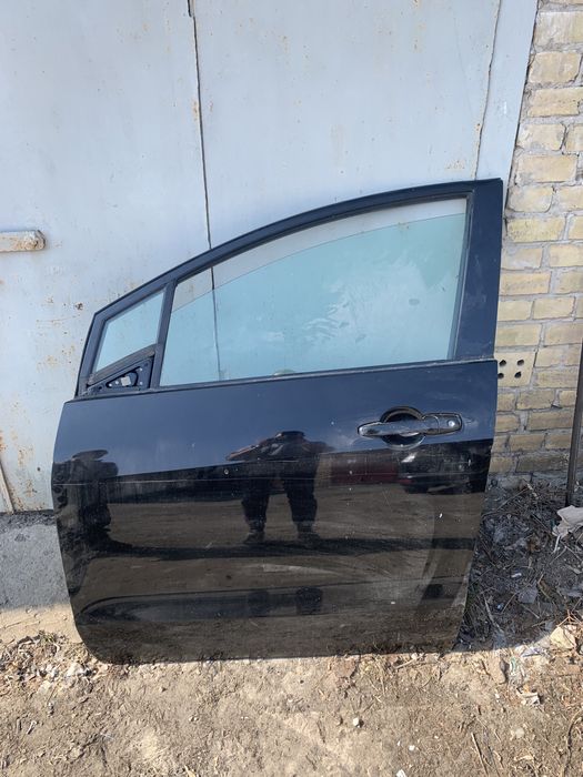 дверь мазда 5