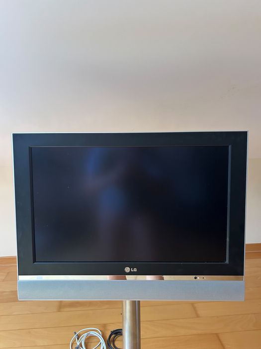 Televisão LG com Suporte Vertical