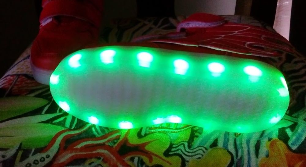 Sapatilhas Angel Wings nº31 novas com luzes multicolor