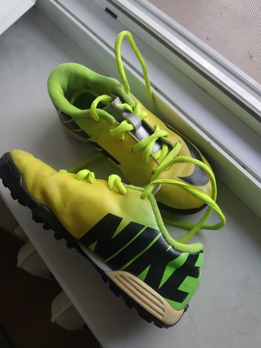 Футбольные бутсы