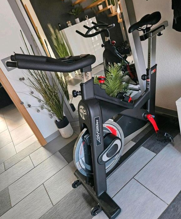 Niezawodny Rower spiningowy Life Fitness ic 1